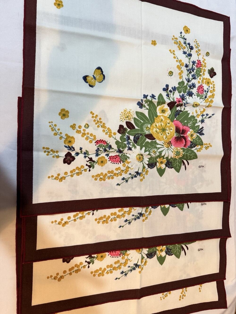 Vintage Floral Cloth Napkins Set of 4 19x19 Wildflowers Butterfly Burgundy